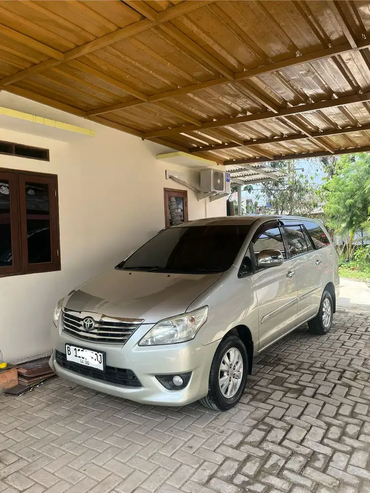 Toyota Kijang Innova 2012 Bensin
