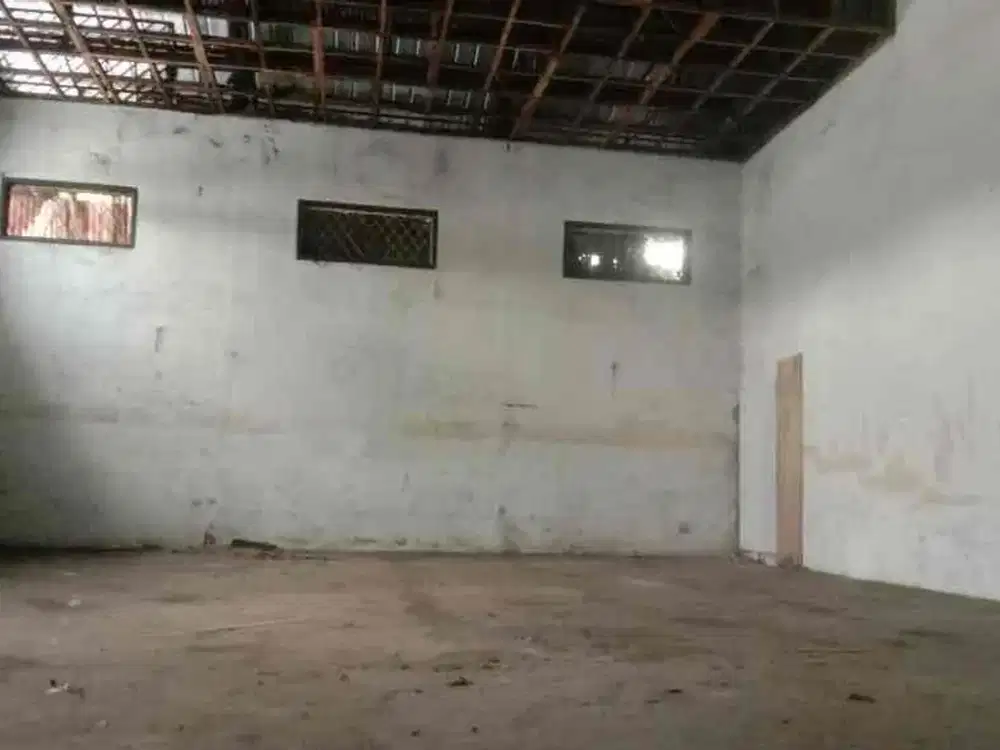 Disewakan Gudang Pinggir Jalan Raya Dekat Dengan Akses Tol Siap Pakai di Cipulir Jakarta Selatan