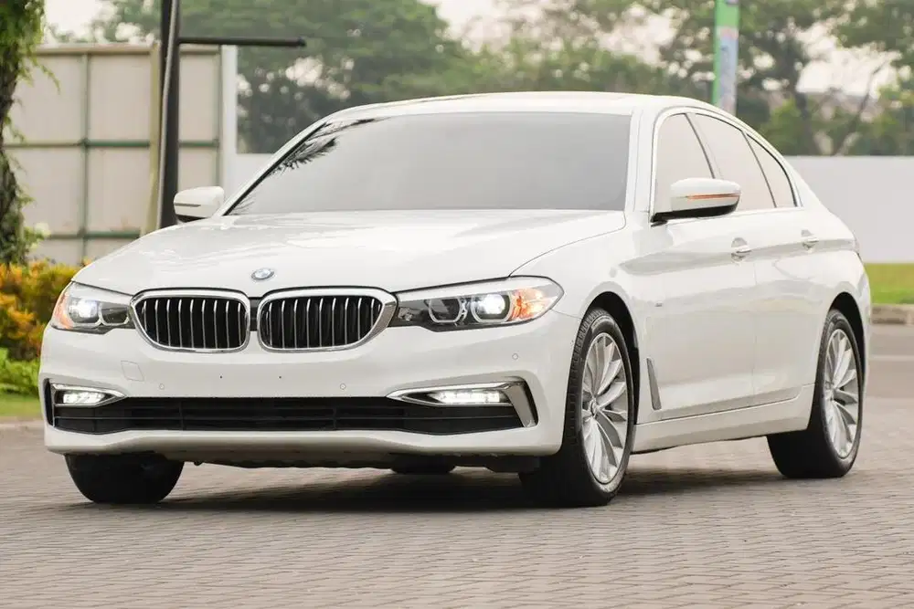 Bos Besar! BMW 530i Luxury 2017 White RSE e300 c300 x5 x3 320i