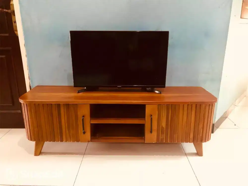 DIJUAL CEPAT BUFET TV BESERTA TV NYA (EDISI PINDAHAN)LIKE NEW