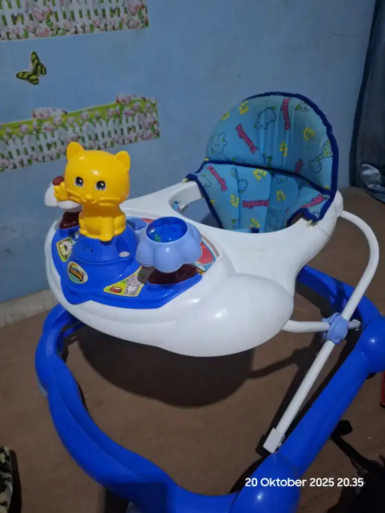 Baby walker biru merk family