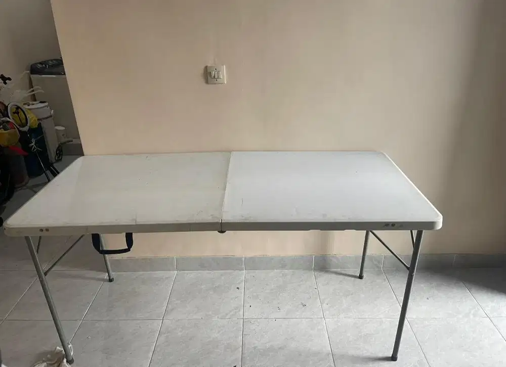 Meja lipat portable