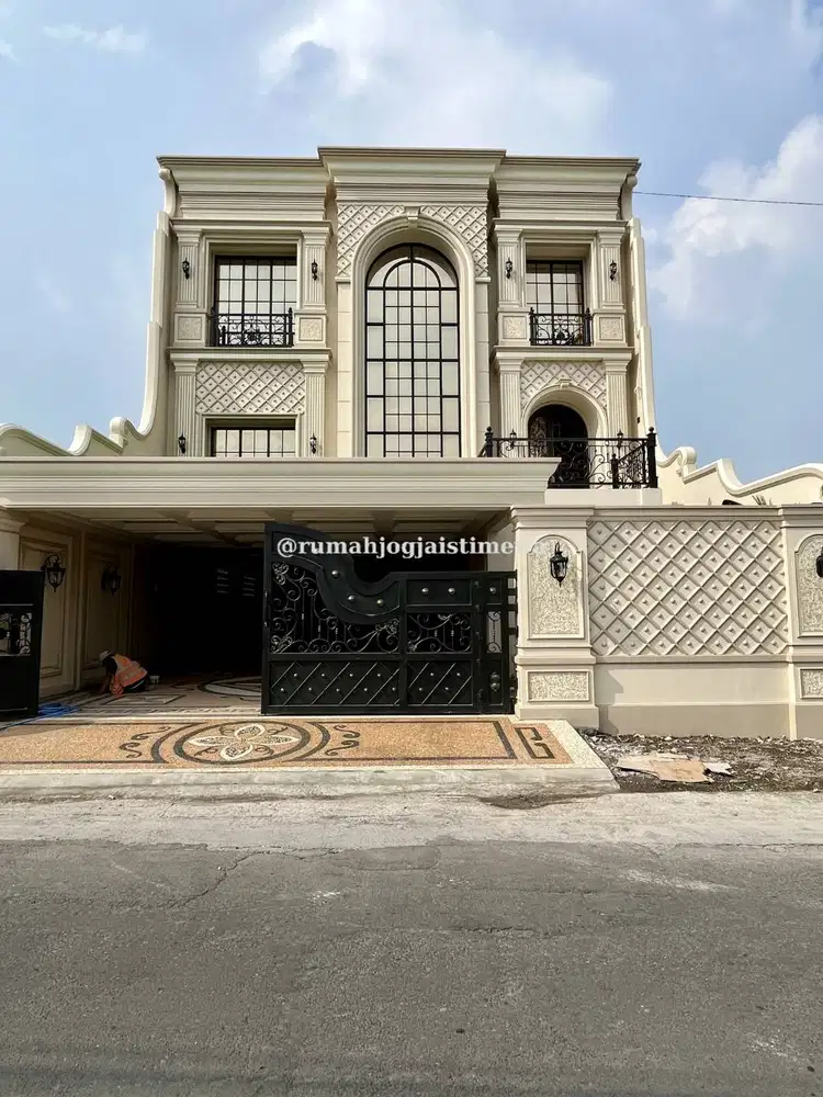 Rumah Mewah Dalam Ring Road Full Furniture Dengan Kolam Renang Pribadi