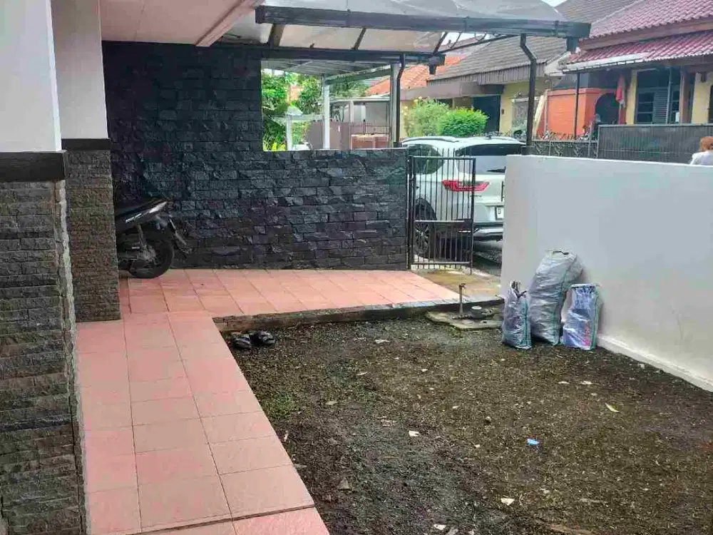 Rumah disewakan di Turangga, cocok u/ tinggal/kantor