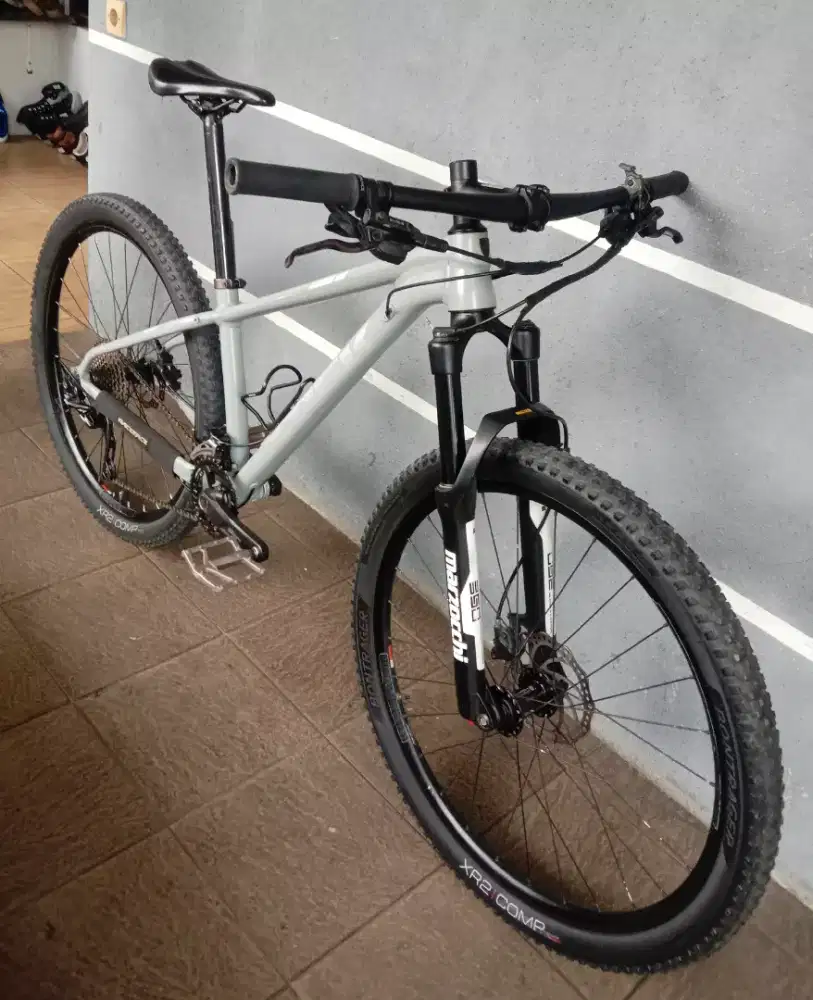 sepeda gunung MTB TREK XCALIBER 8 fork MARZOCCHI SHIMANO DEORE mix XT