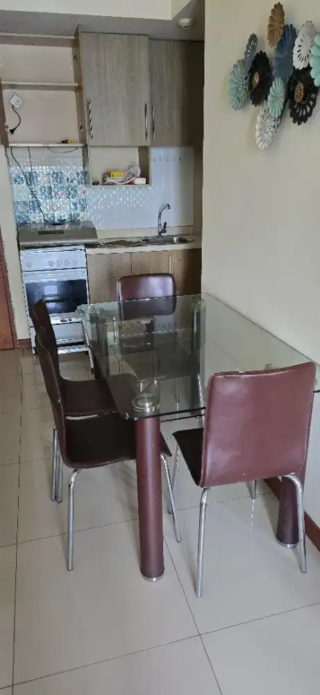 Meja Makan 1 set 4 kursi