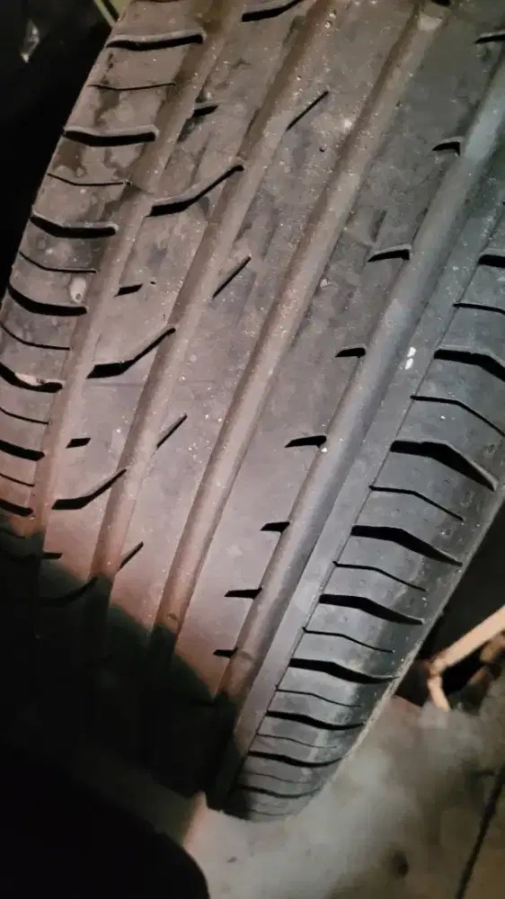 Ban Mobil Bekas