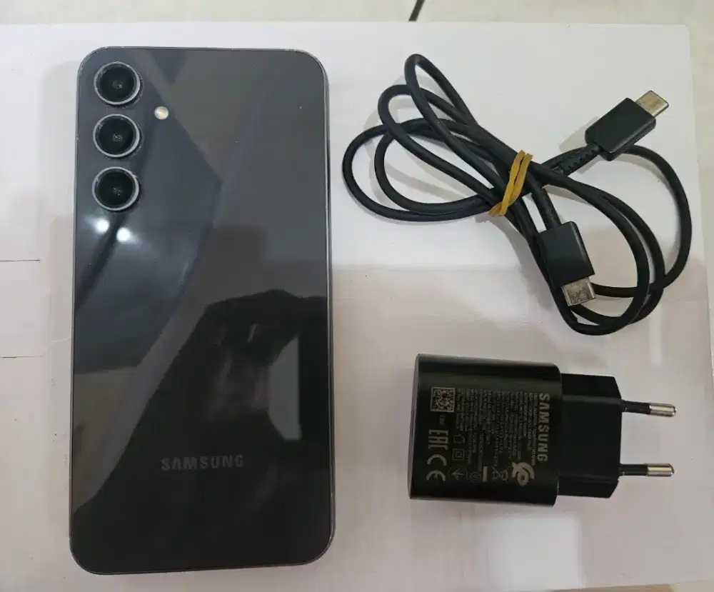 Samsung S23 FE 8/256 HP & Charger