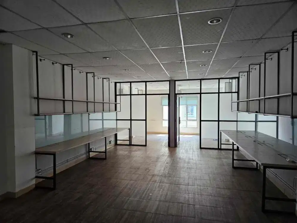Disewakan Ruko Eksklusif 4 Lantai di Lingkungan Elite Business Park Kebon Jeruk Jakarta Barat
