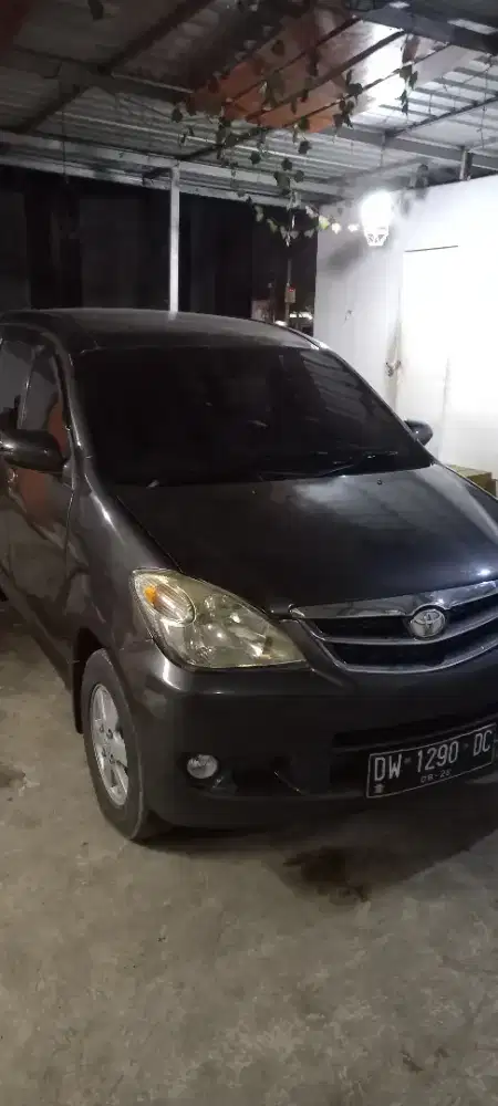 Dijual Toyota Avanza 2011 Warna Abu-Abu Metalik