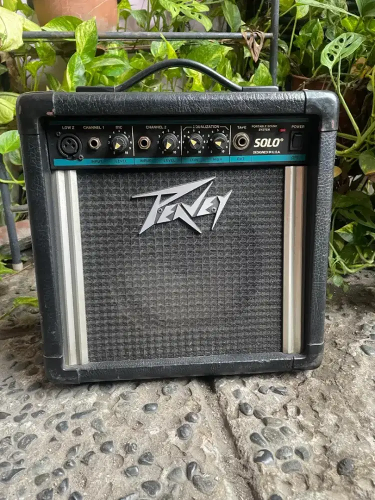 Peavey solo amplifier guitar vocal keyboard