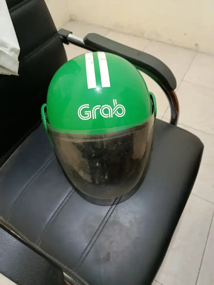 Helm warna hijau bersih luar dalam
