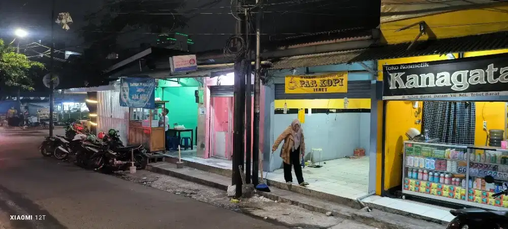 Dikontrakan tempat usaha