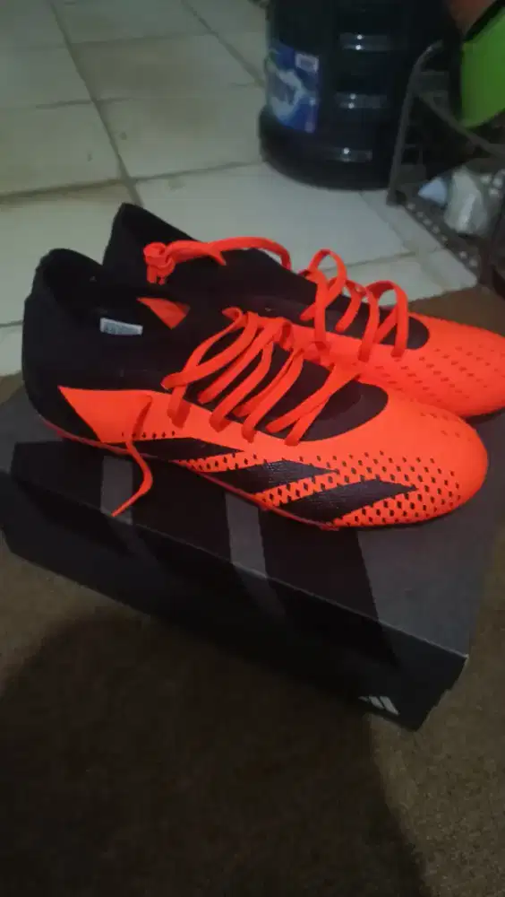 Sepatu bola adidas predator