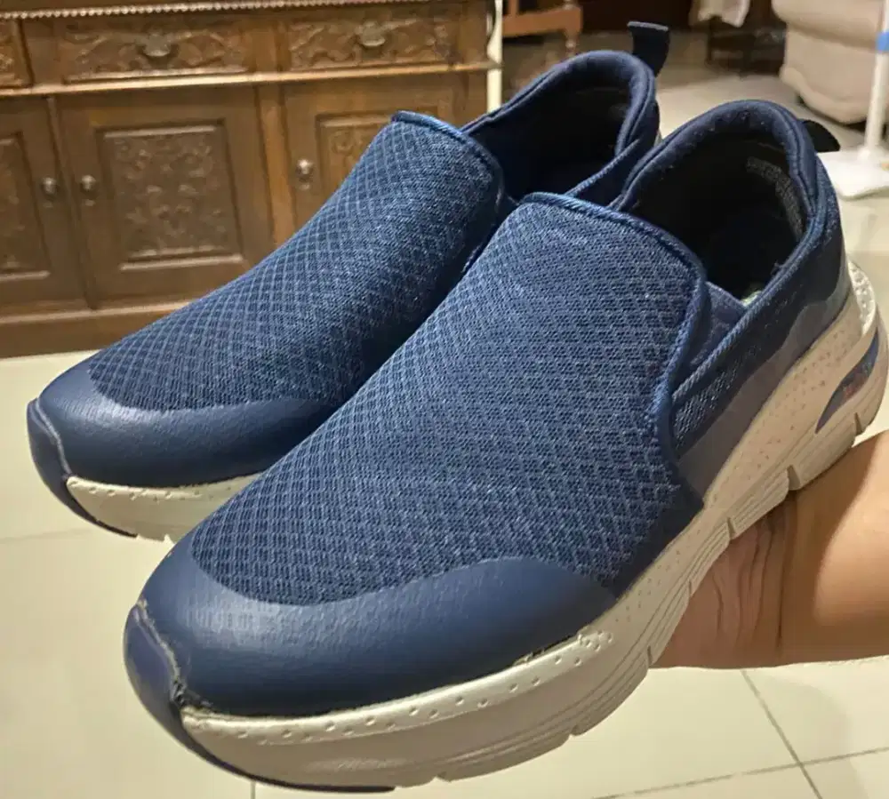 Sepatu Skechers ArcFit Men size 40 (24.5cm)