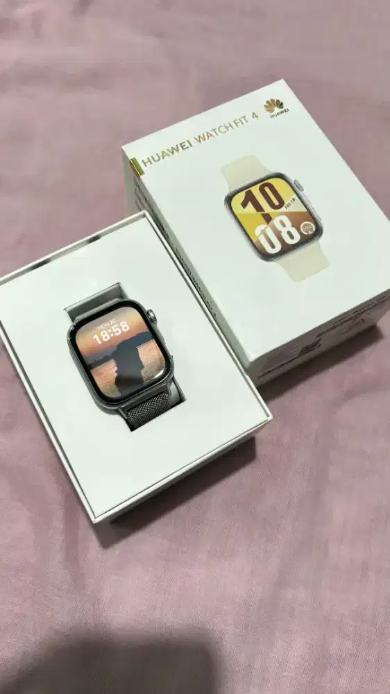 JAM TANGAN SMART WATCH FIT 4 SECOND MULUS BARU 3 BULAN DARI AWAL BELI