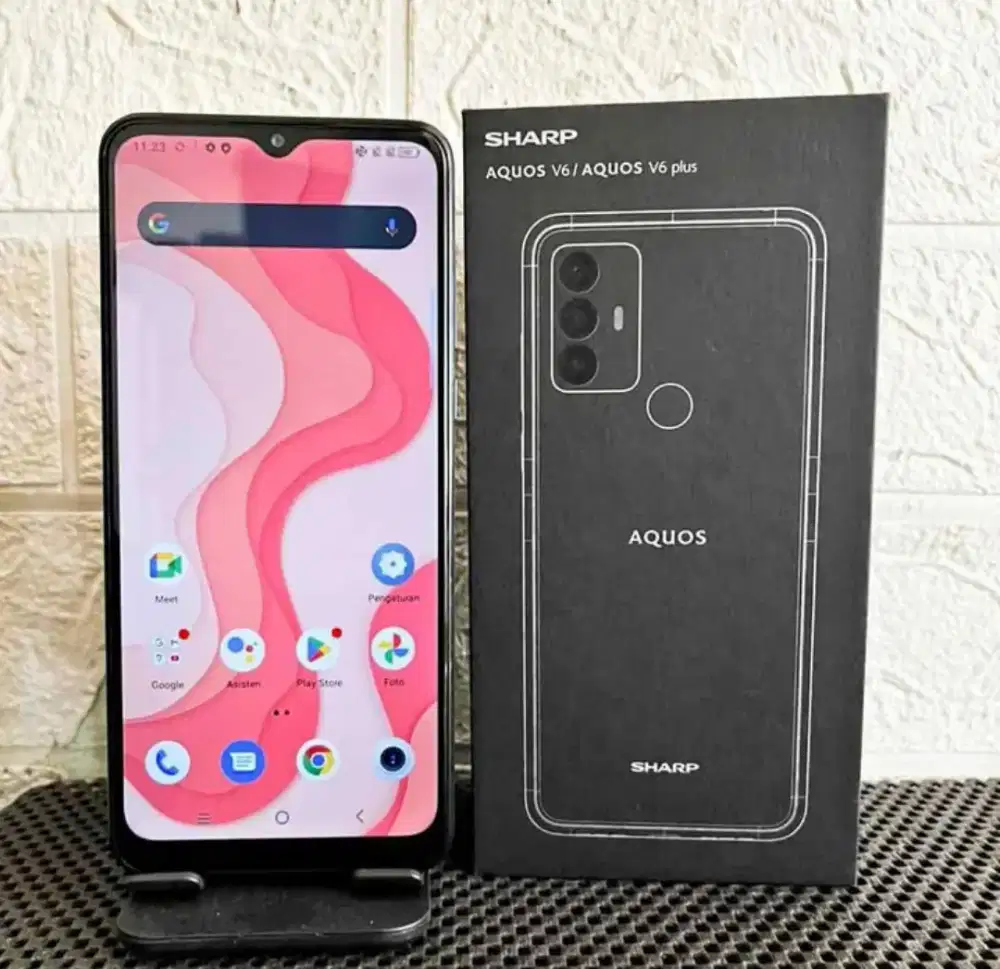 Sharp Aquos V6 plus 4/64gb NFC 4G
