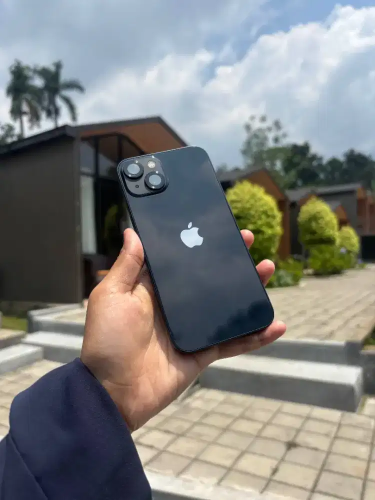 iPhone 13 Midnight Blue
