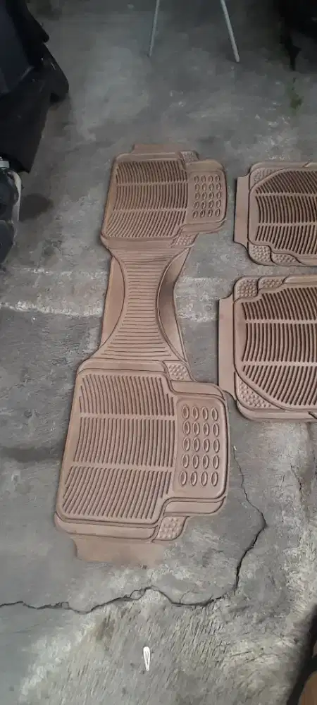KARPET MOBIL 2 BARIS CREAM SECOND