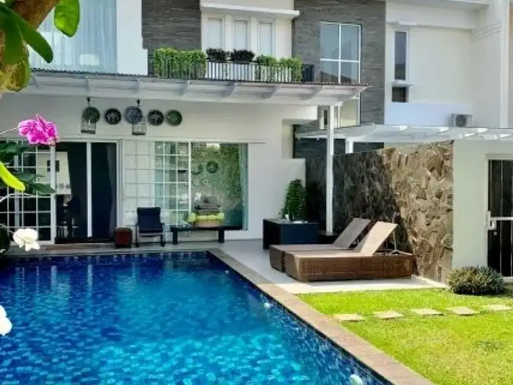 Rumah Dijual Duren Tiga. Asri, Private Pool. Halaman Luas. Furnish