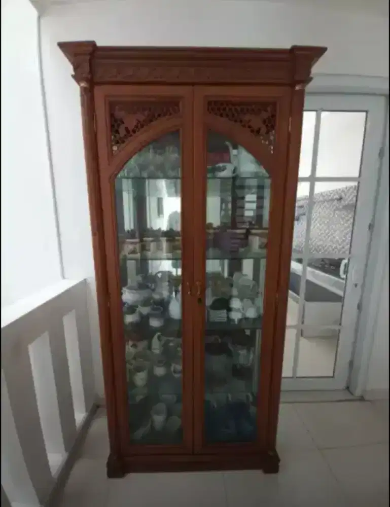 Lemari Kayu Pajangan Ruang Tamu Antik