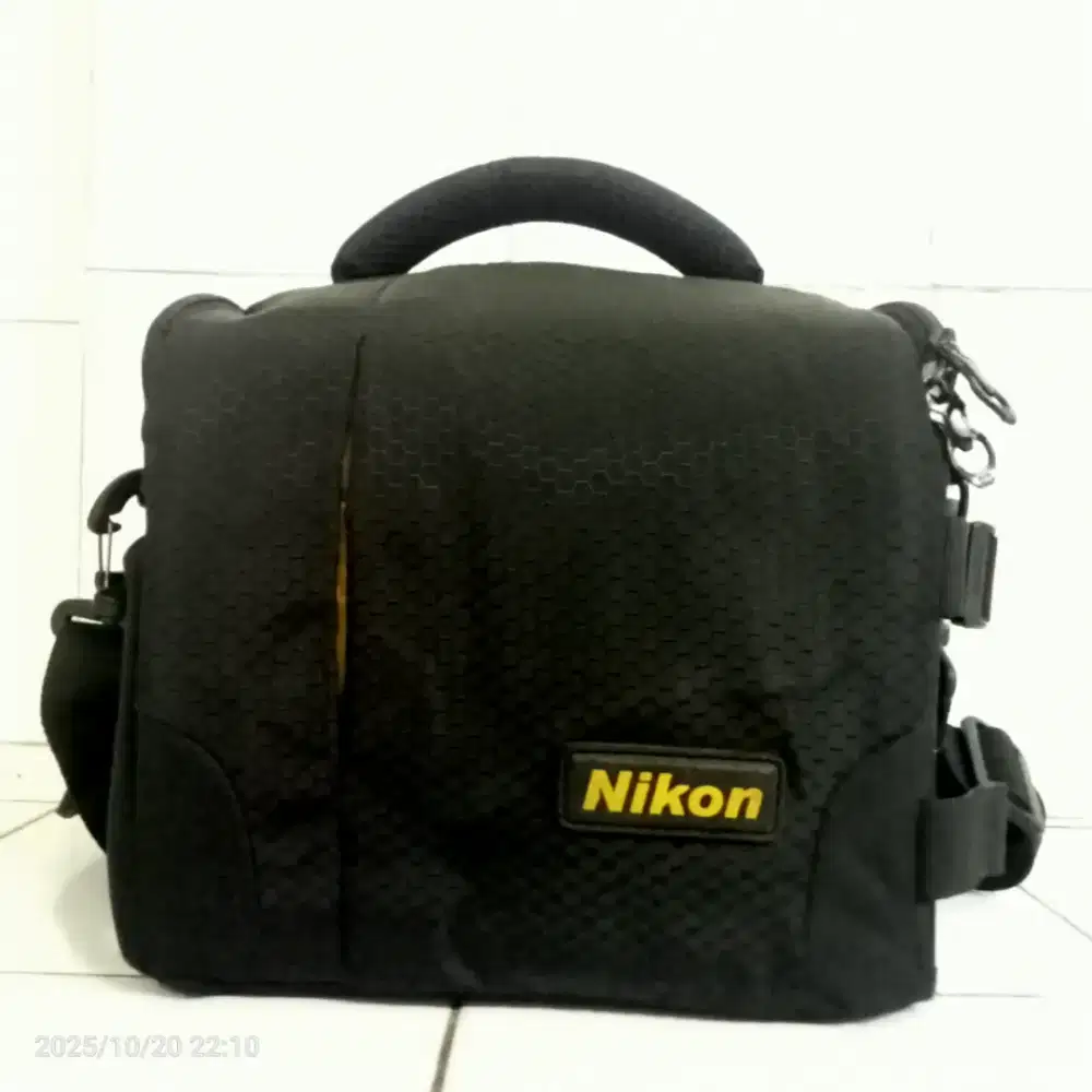 Jual cepat kamera DSLR Nikon D7000.
