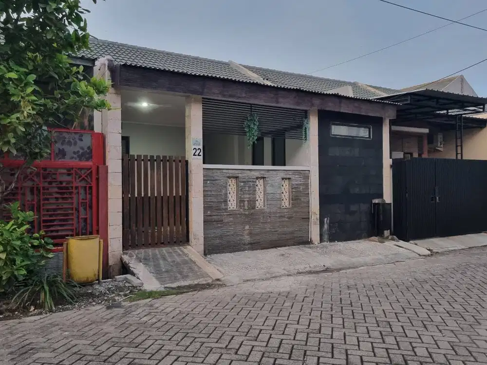 disewakan rumah sukolilo dian regency 1 dekat ITS ada AC