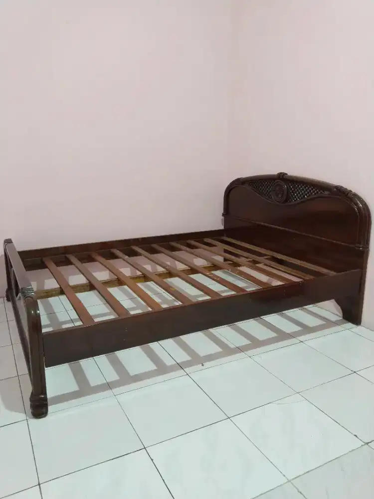 Dipan tempat tidur kayu jati 160x200