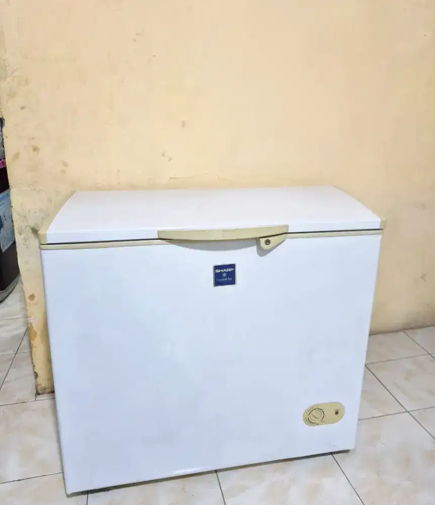 Freezer SHARP 200L Mulus 1,850 sama antar