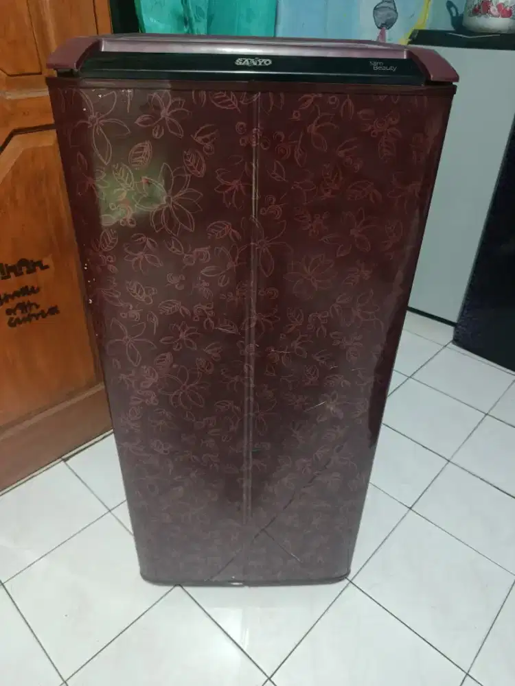 Kulkas 1 pintu merek Sanyo