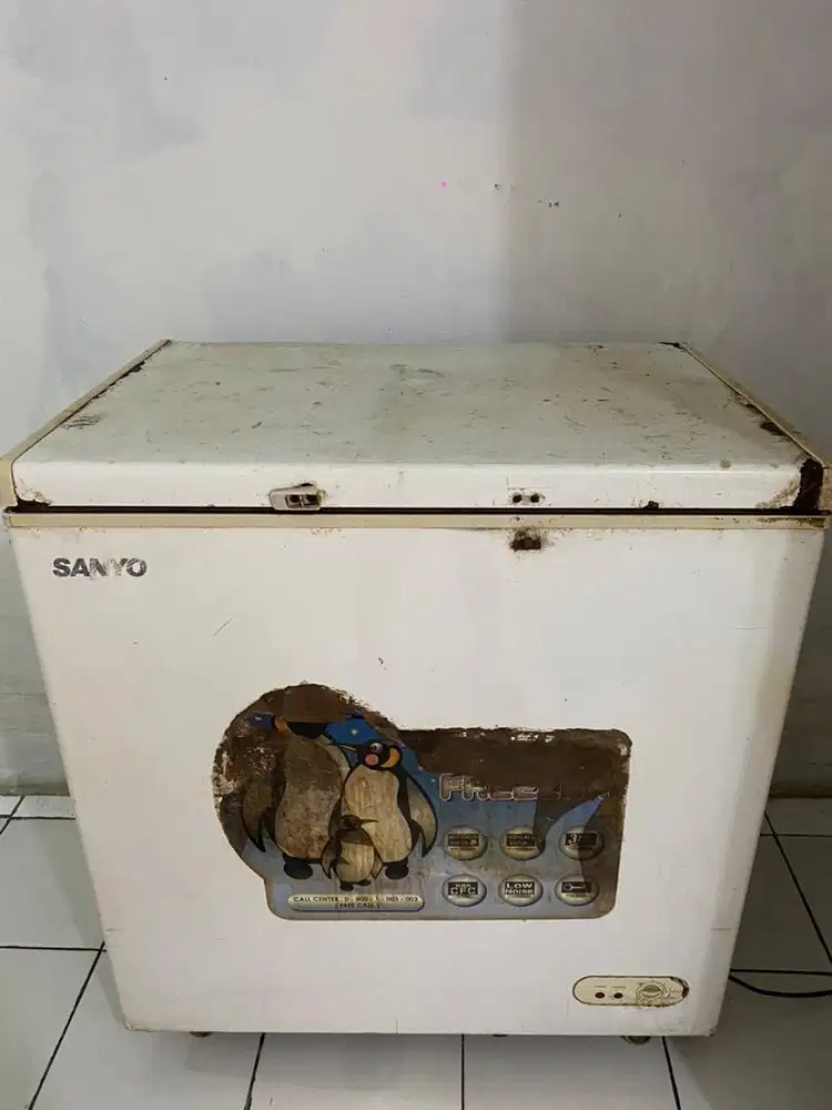 dijual freezer merk sanyo bekas