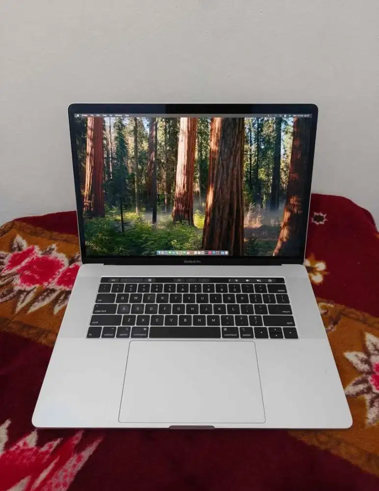 MACBOOK PRO 15INCH 2018 TOUCHBAR I7
