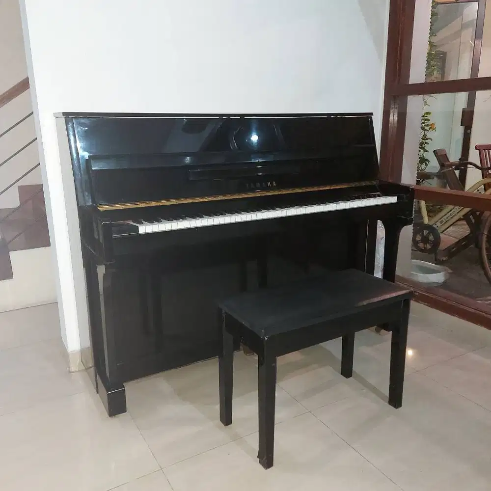The LU 110 CPE Piano Yamaha manufactured by Yamaha. Piano Hitam Ori