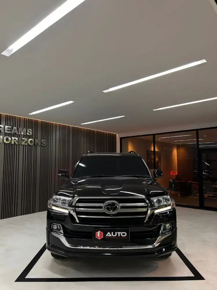 Toyota Land Cruiser VXR 2019 Hitam LC LC200 B2053SMD Km71rb mdl 2018