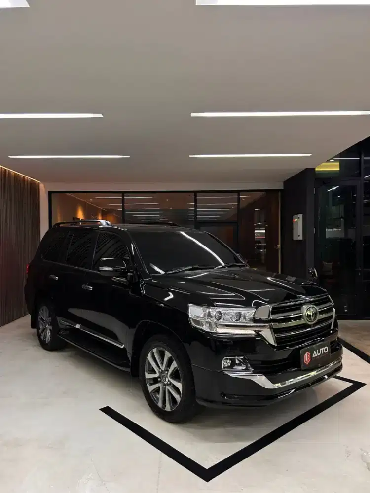 Toyota Land Cruiser VXR 2019 Hitam LC LC200 B2053SMD Km71rb mdl 2018