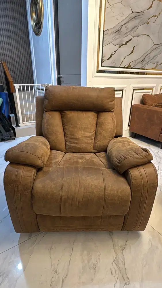 JUAL SOFA 1 SET,  BAHAN KULIT ( 1 JENIS SOFA GOYANG )