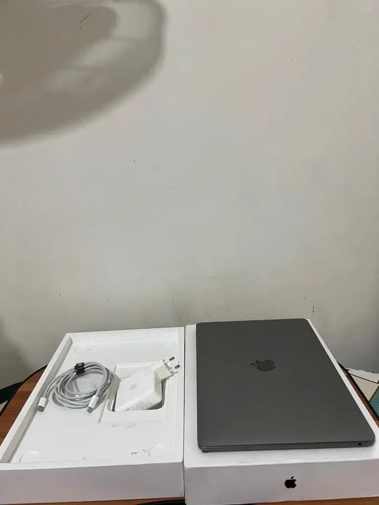 Macbook Pro M2 13 touchbar 8/256 space grey ex inter BH99