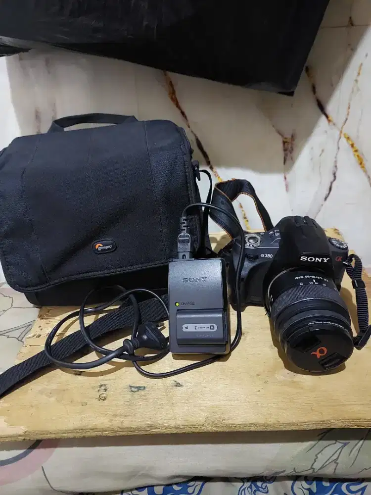 kamera DSLR Sony Alpha A380 dengan Lensa