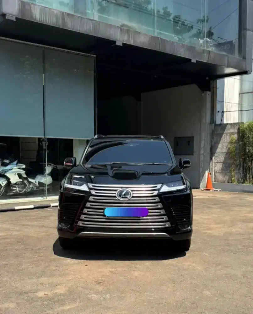 LEXUS Lx600 Low km