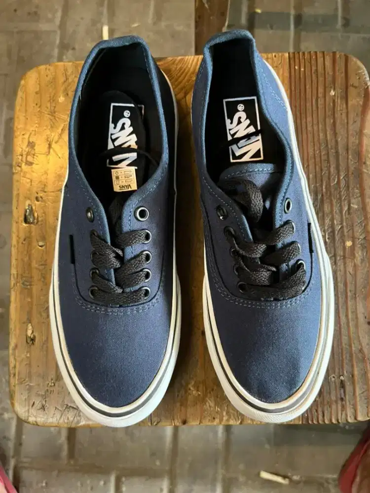 Sepatu Vans Authentic Navy Size 40  MURMER