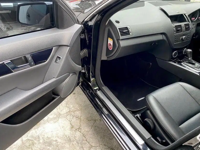 Mercedes-Benz C200 2010 Bensin
