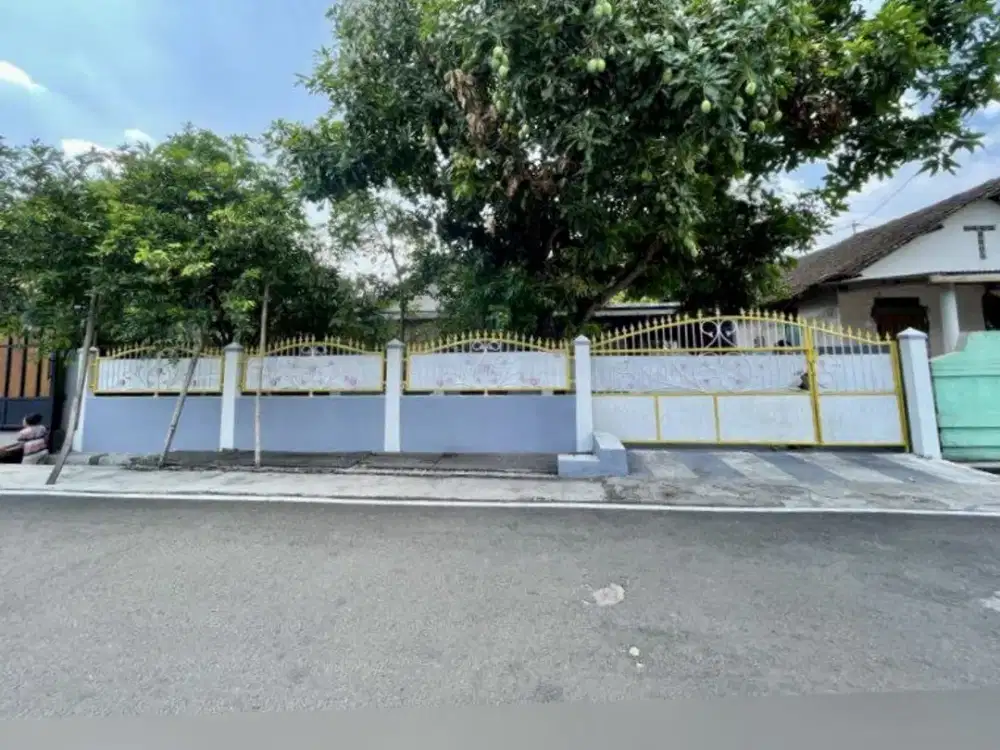 Rumah Bagus Besar Area Dekat Jalan Raya Hitung Tanah Saja
