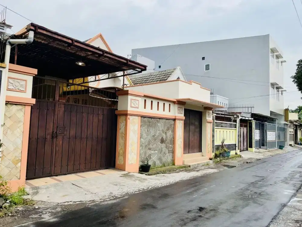 Rumah Bagus Kokoh Strategis Dekat Kawasn Bisnis Komersil Mall Solobaru