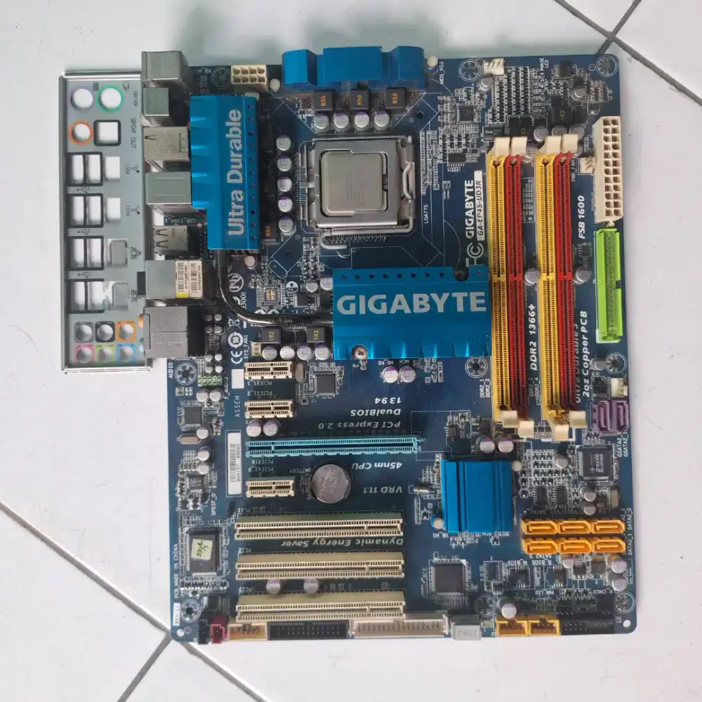 Paket Gigabyte GA-EP45-UD3R + Core 2 Quad Q9650 3.00GHz