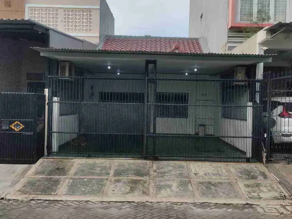 DISEWAKAN RUMAH RAPIH SIAP HUNI BARU SELESAI DI RENOVASI DI KOMPLEK PURI GARDENA KALIDERES