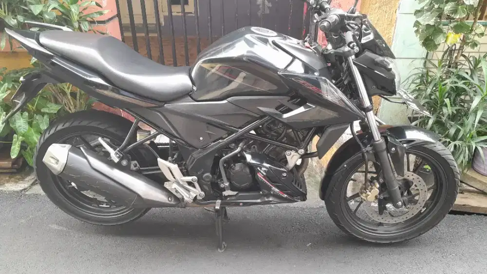 Dijual motor cb 150 r streetfire tahun 2015