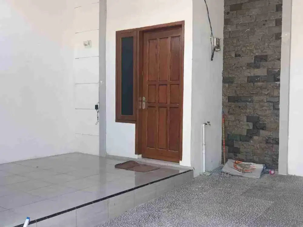 Rumah Dekat Area Kampus Poltek dan Unej