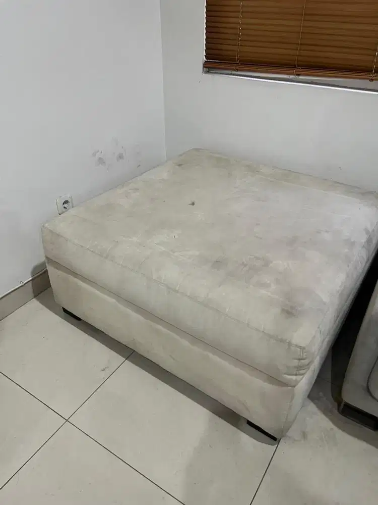 Sofa kotak tebal