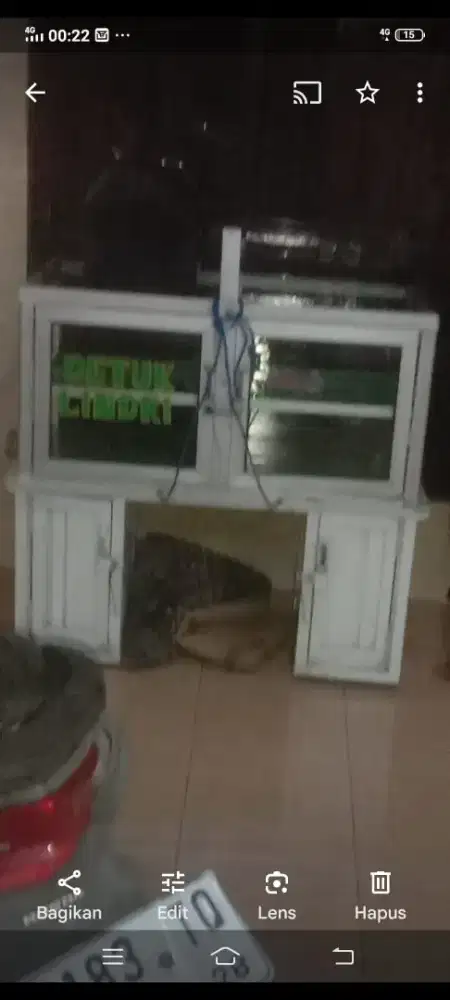 etalase kaca jualan dimotor