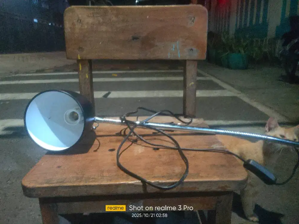 Lampu lantai bekas